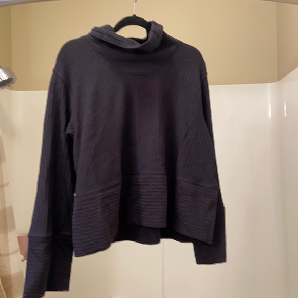 Lululemon sweater - Picture 1 of 4